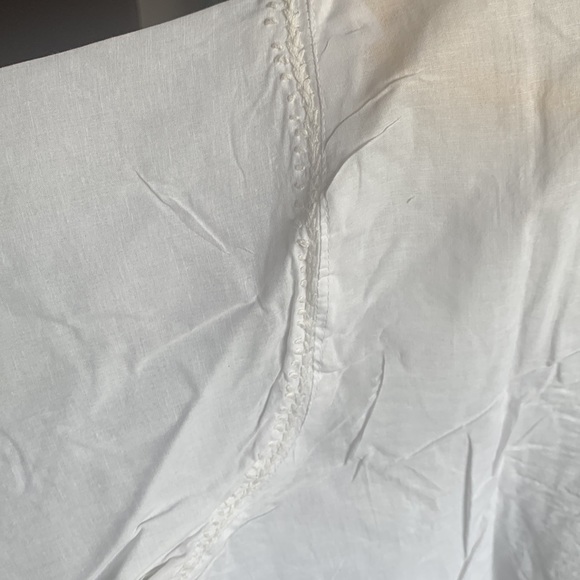 Size L. white chicankari kurta. lightweight and elegant. - Picture 5 of 6